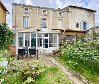 €164300 - Hurry! Gorgeous Period Town House With 4 Bedrooms And Enclosed Garden