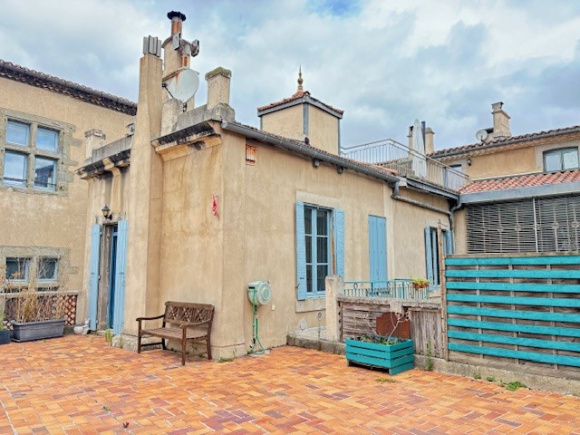 Apartment in the Heart Of The City with Terrace