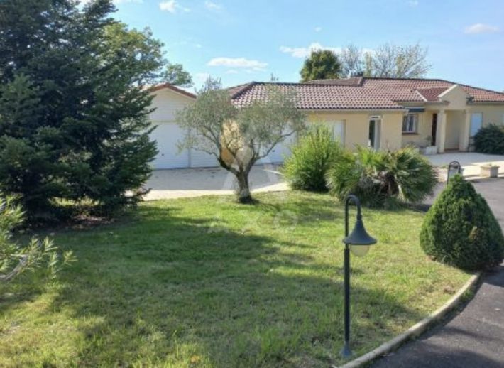 Magnificent Location for the Ranch Style Detached House