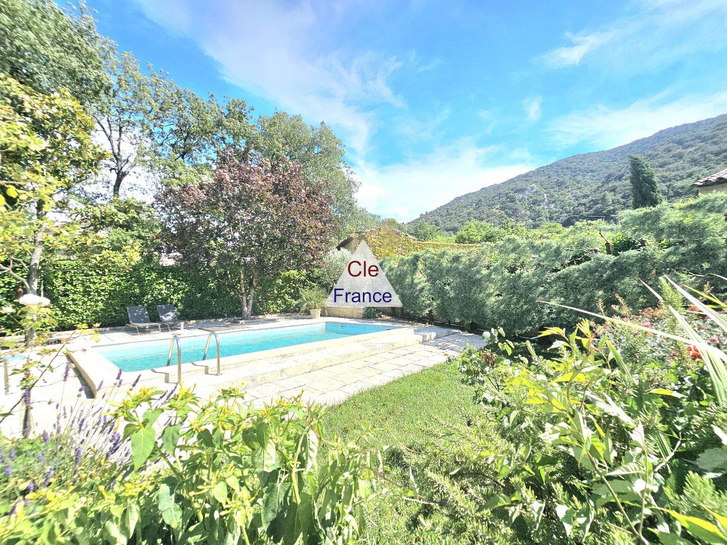 Stunning House with Swimming Pool, Typical Maison Provencale