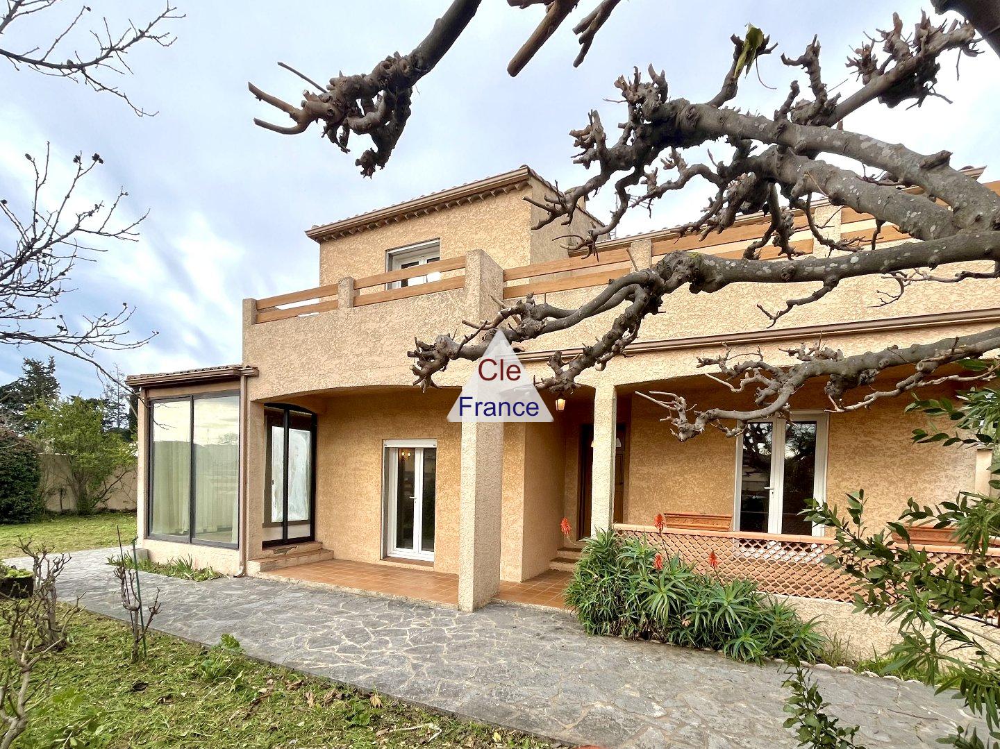 Detached Villa Not Far from the Coaet