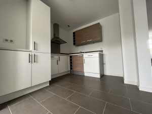 Well Appointed Apartment in Great Location