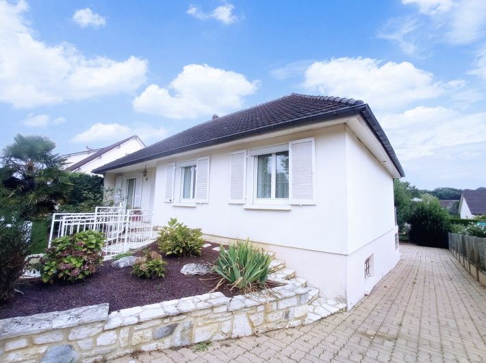 Detached House with Landscaped Garden