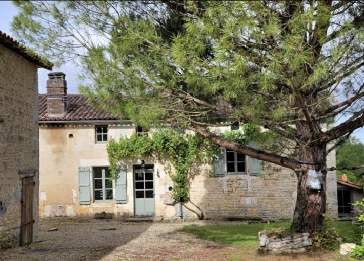 SLD02638 - Sold By Cle France