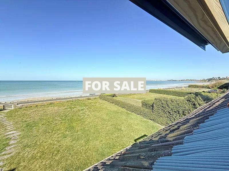 Coastal House with Panoramic Sea Views