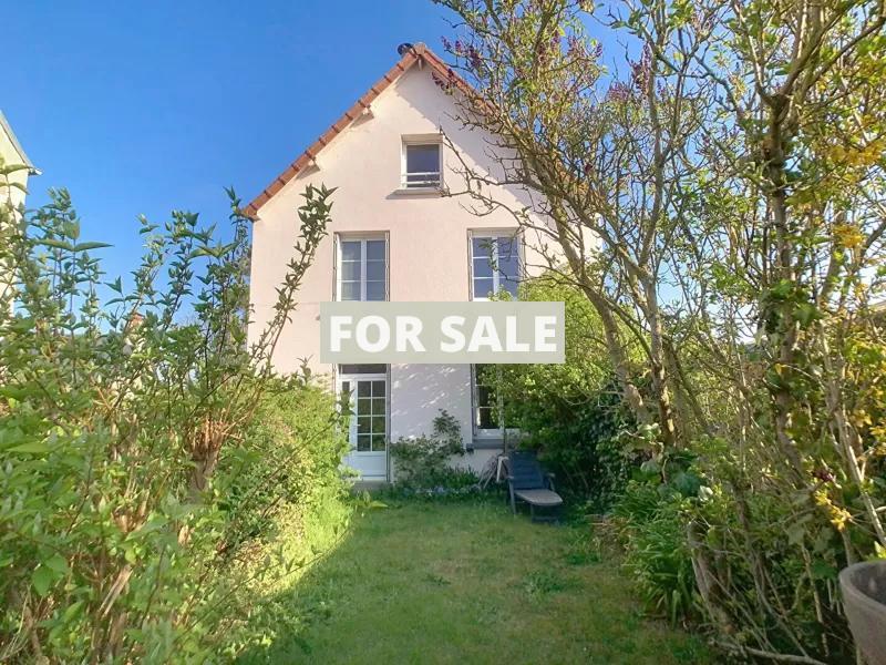 Detached House with Garden by the Coast