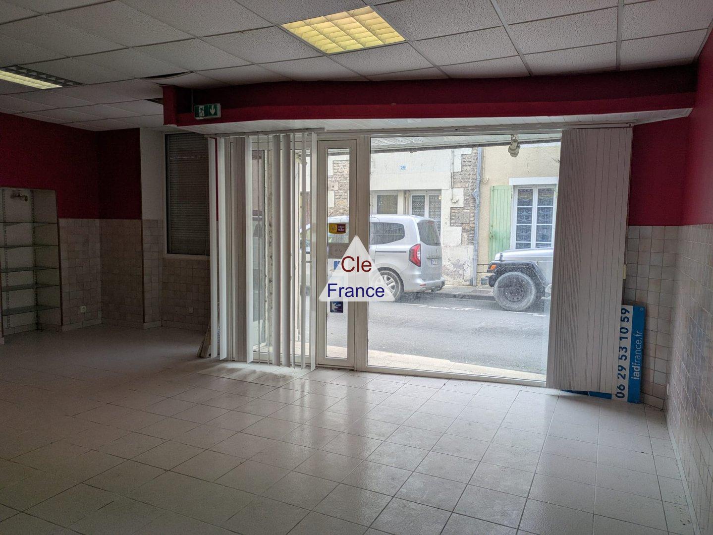 Centre Ville De Matha, Commerce Et Logement