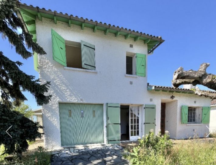 Detached House with Garden