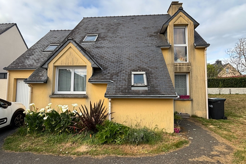 Detached House with Garden