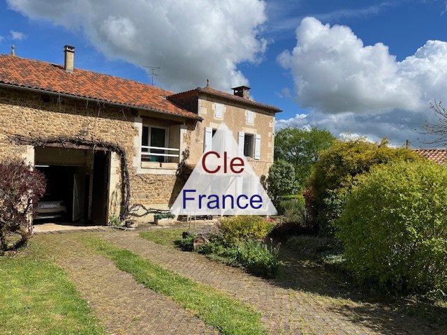 Beautiful Character House with Pool and Lakes