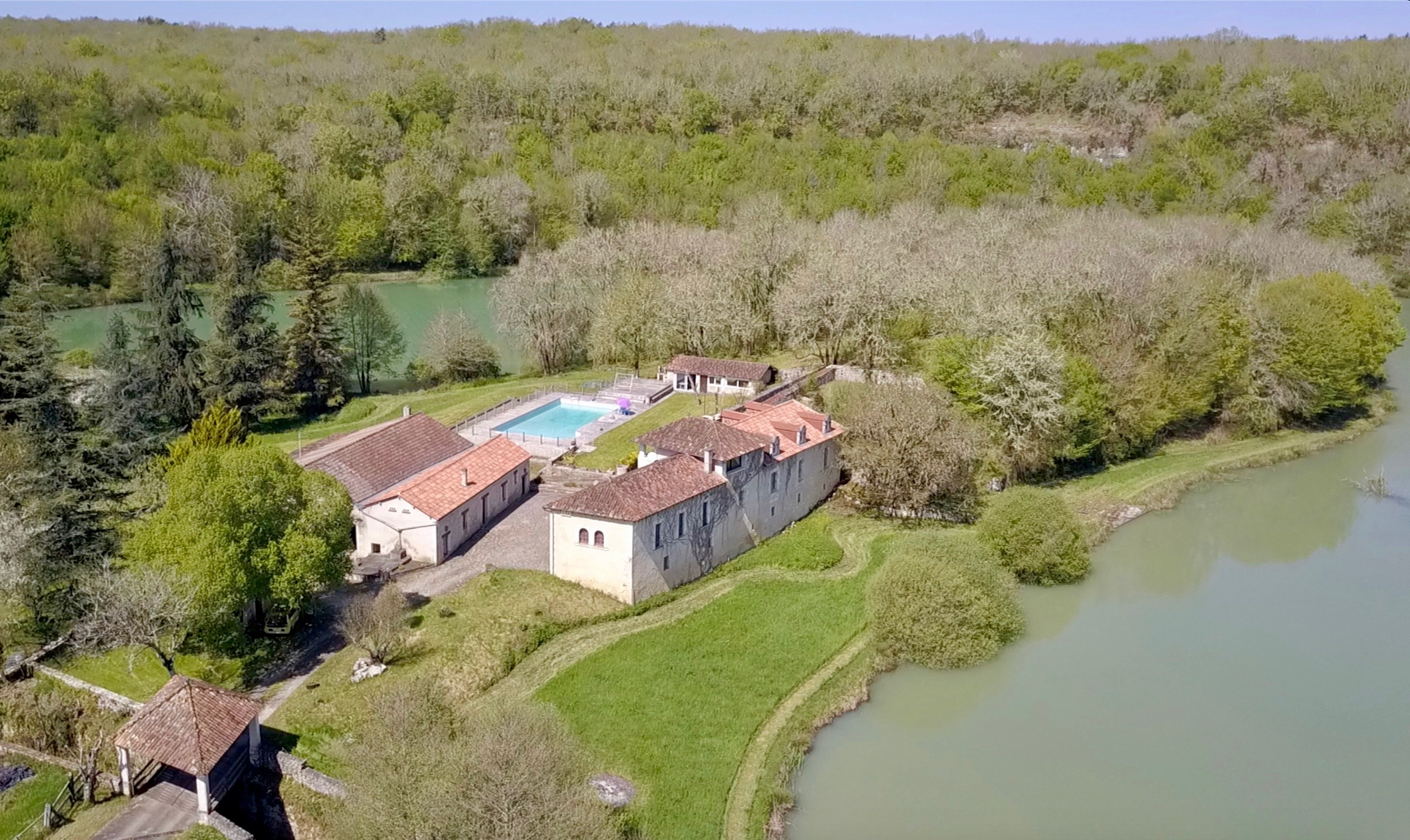 Manor House with Stream and Lake in 88 Hectares