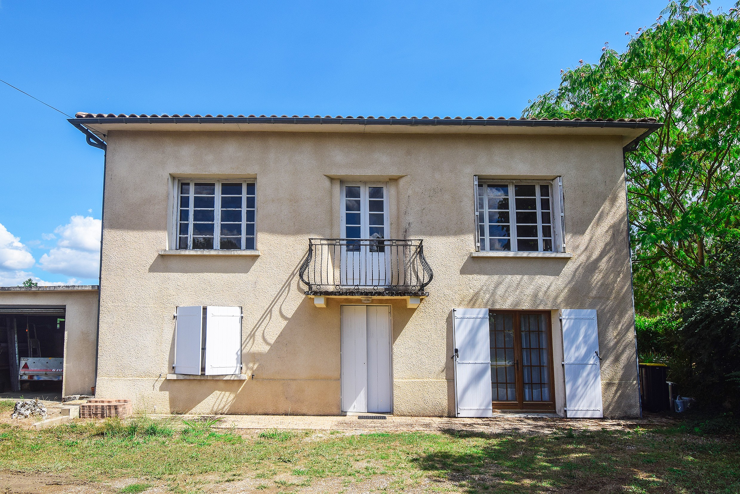 Detached House with Garden and Open View