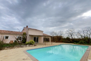 Detached House with Swimming Pool