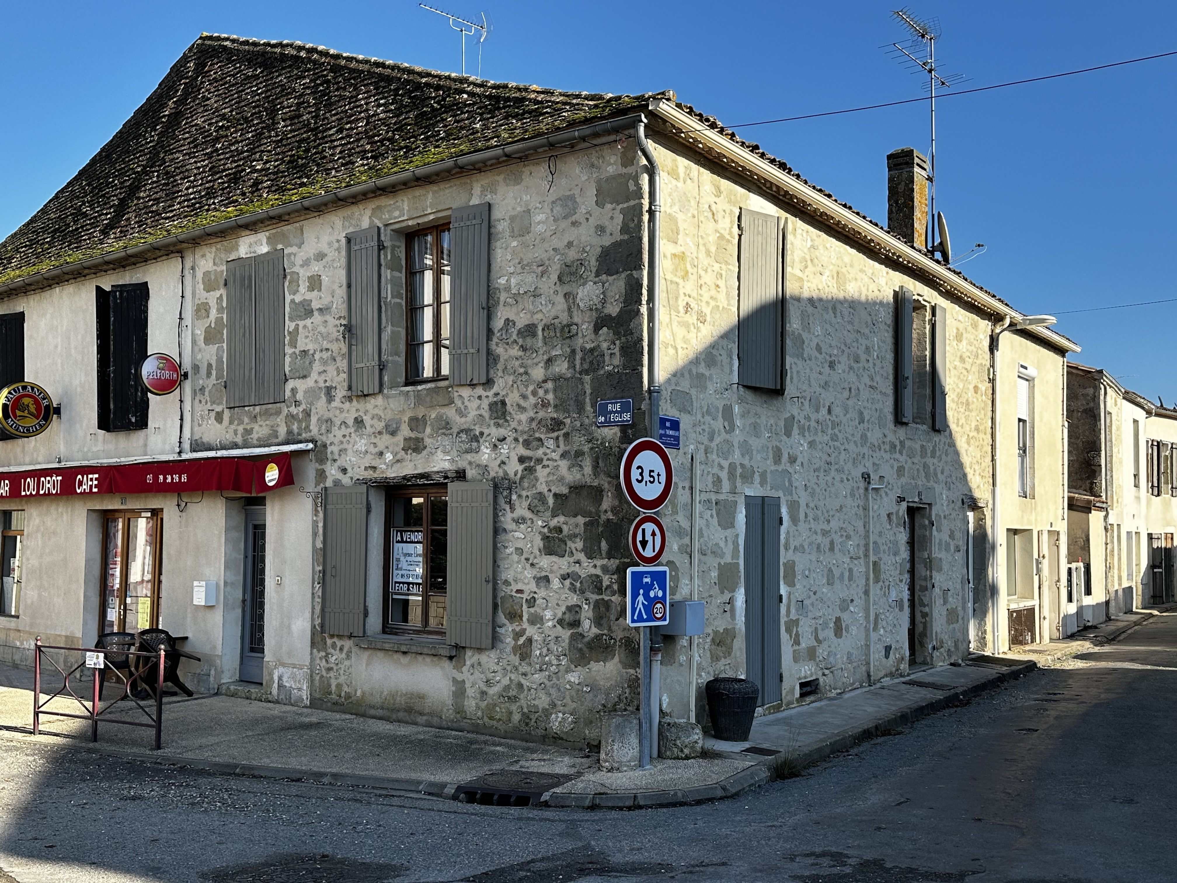 Property in the Heart of Picturesque Villae