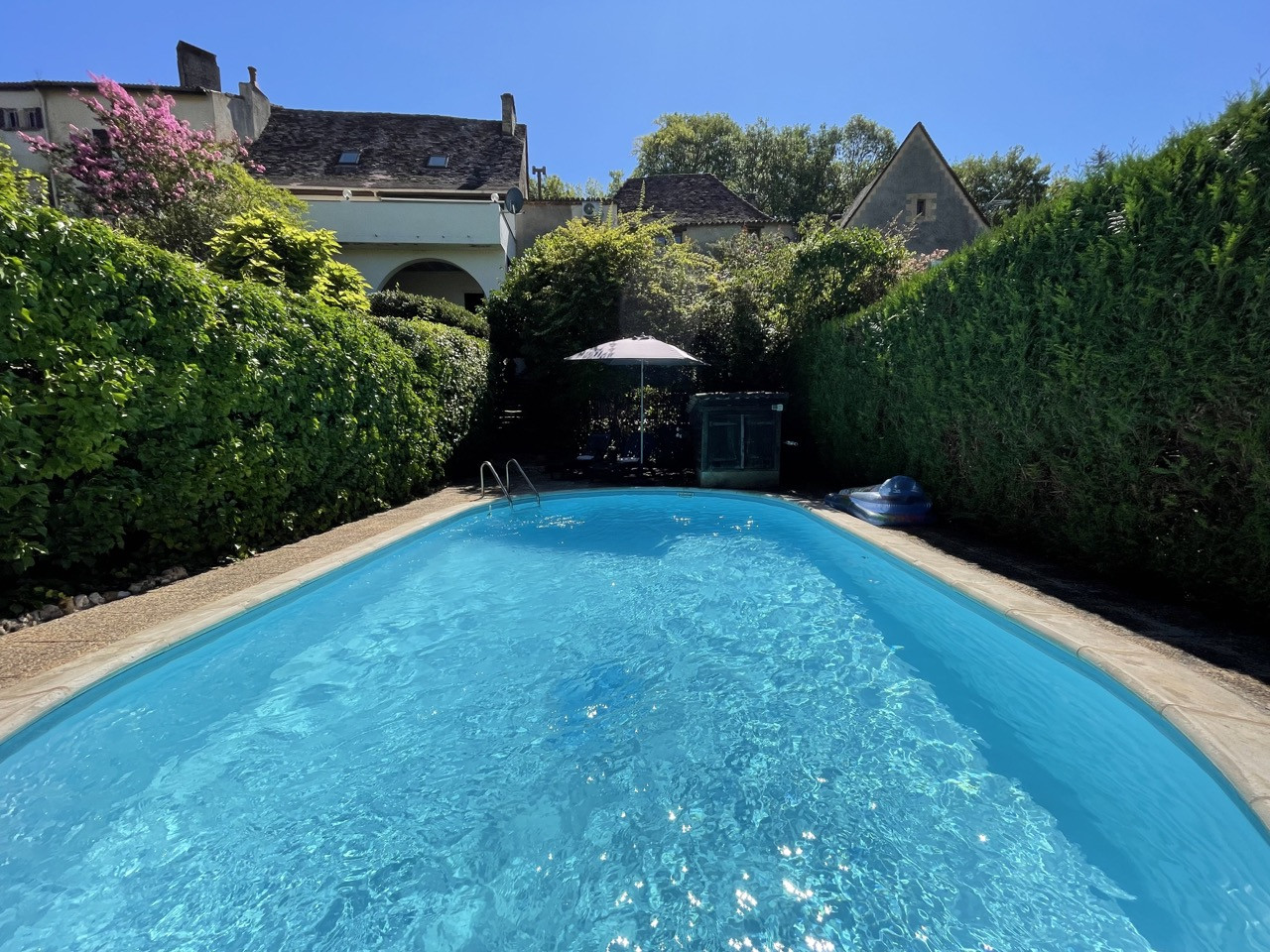 Lovely House with Swimming Pool in Beautiful Garden