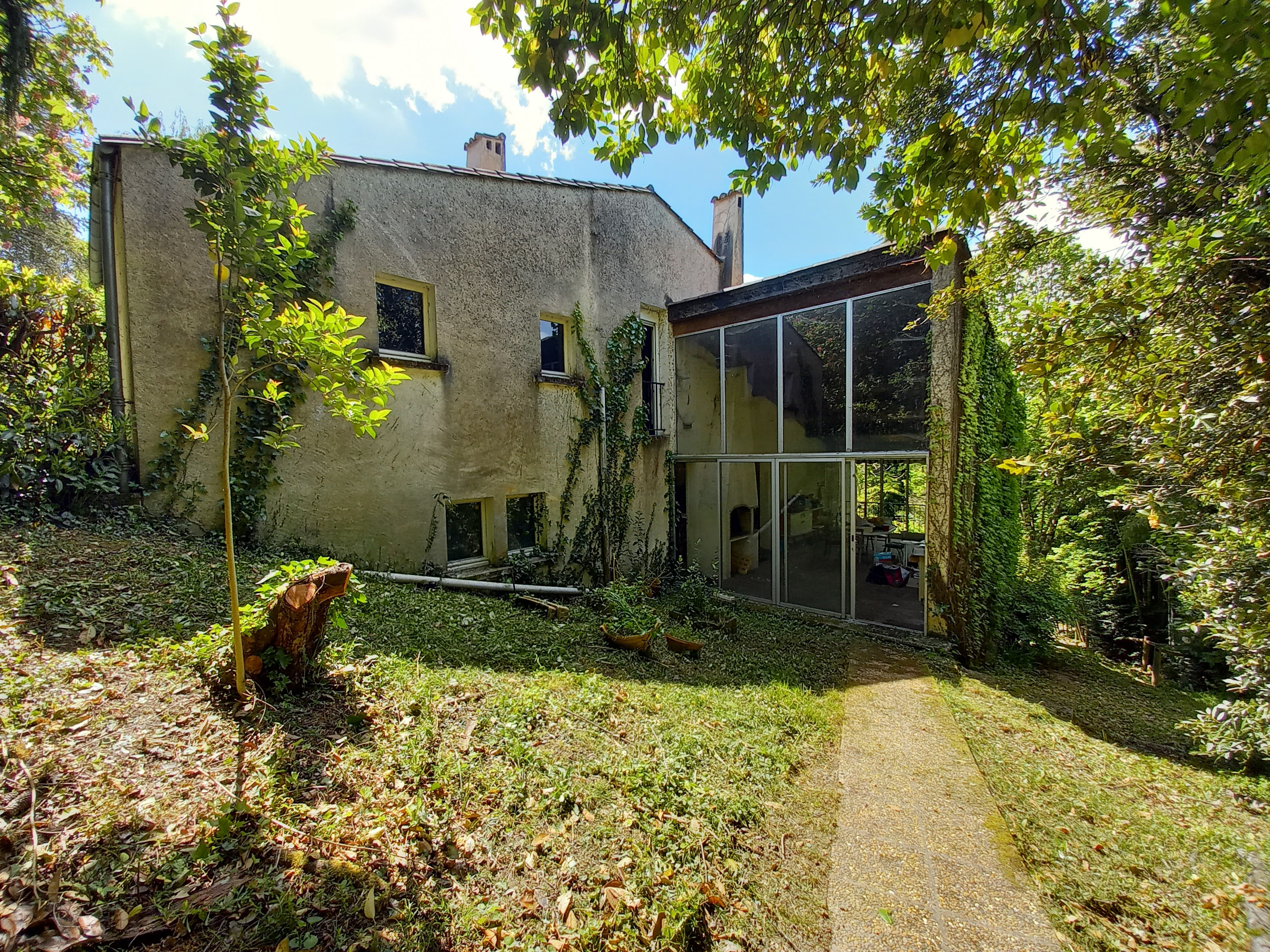 Architect Designed Detached House and Large Garden