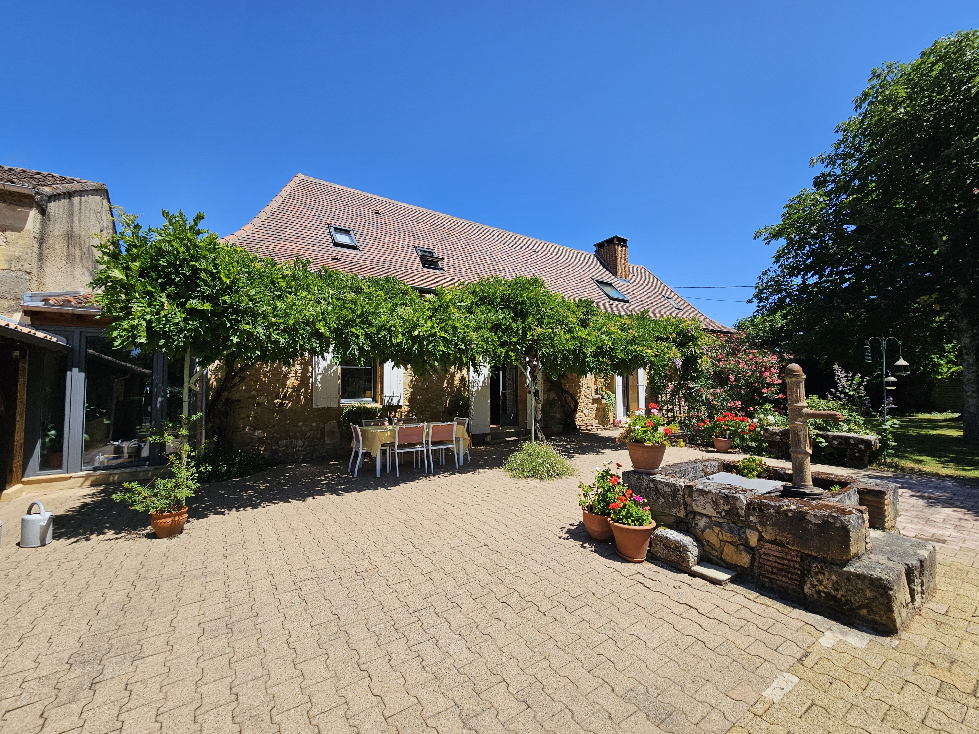 Detached Country House with Swimming Pool