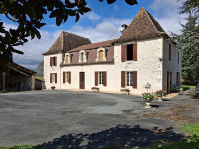 Manor House with Outbuildings in Four Hectares