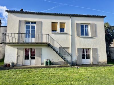 Lovely House with Nice Garden plus a Garage