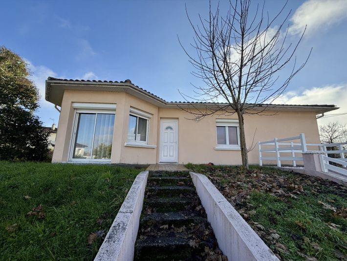 Modern Detached House with Garden
