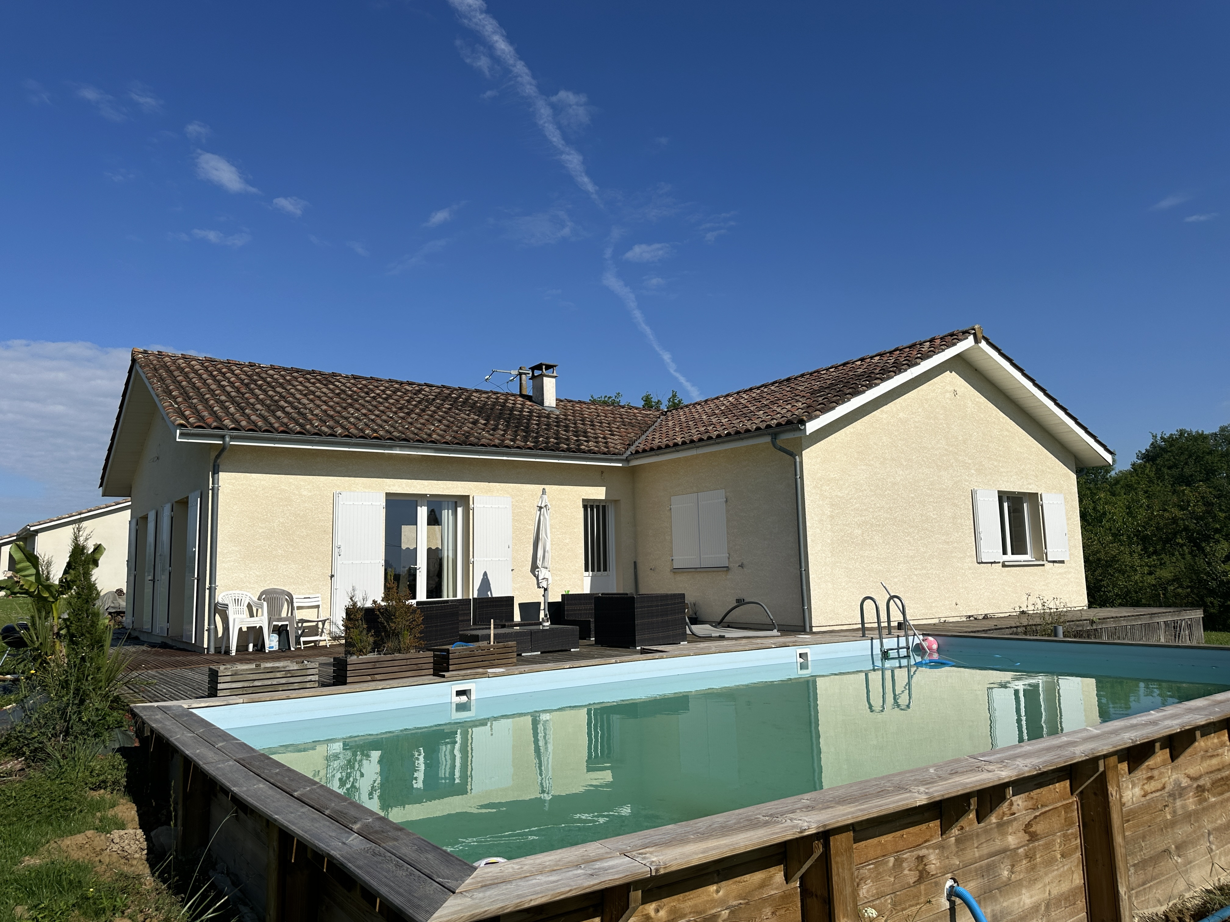 Detached House with Swimming Pool