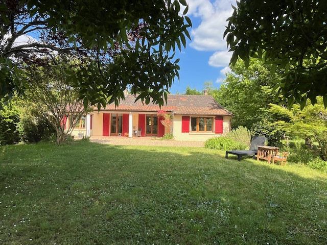 Detached Country House with Swimming Pool