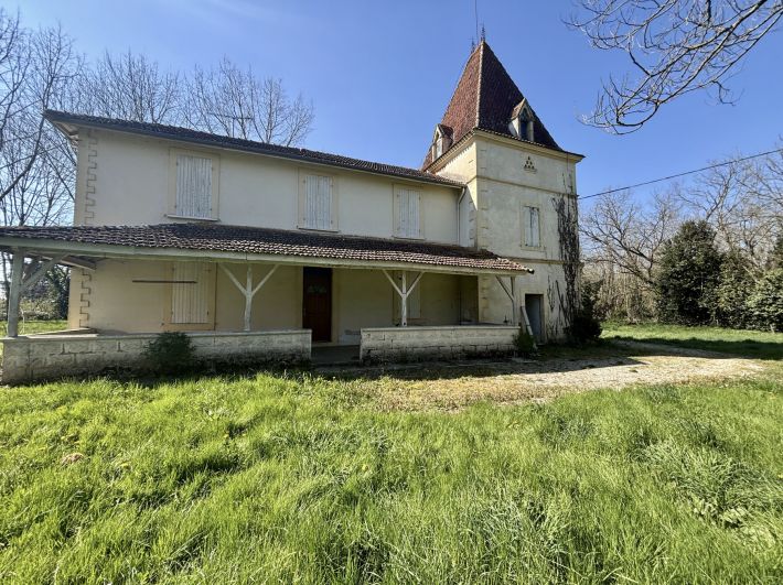 Detached Country House with Outbuilding