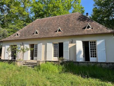 Detached Country House with 1.4 Hectares of Land