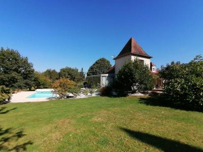Detached Country House with Swimming Pool