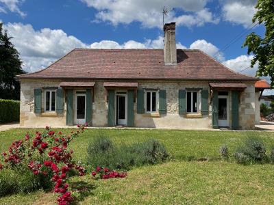 Beautiful Detached House with Landscaped Garden