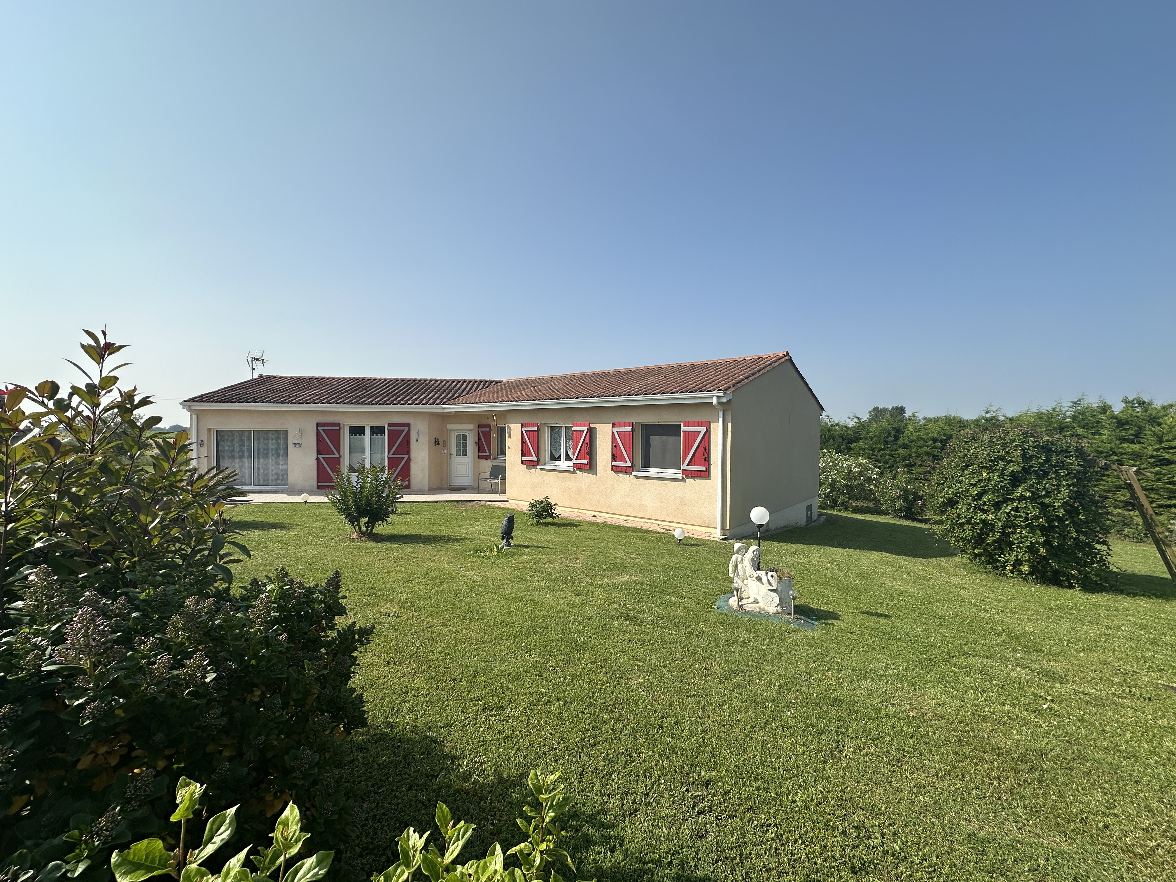 Detached House with Garden and Open Views