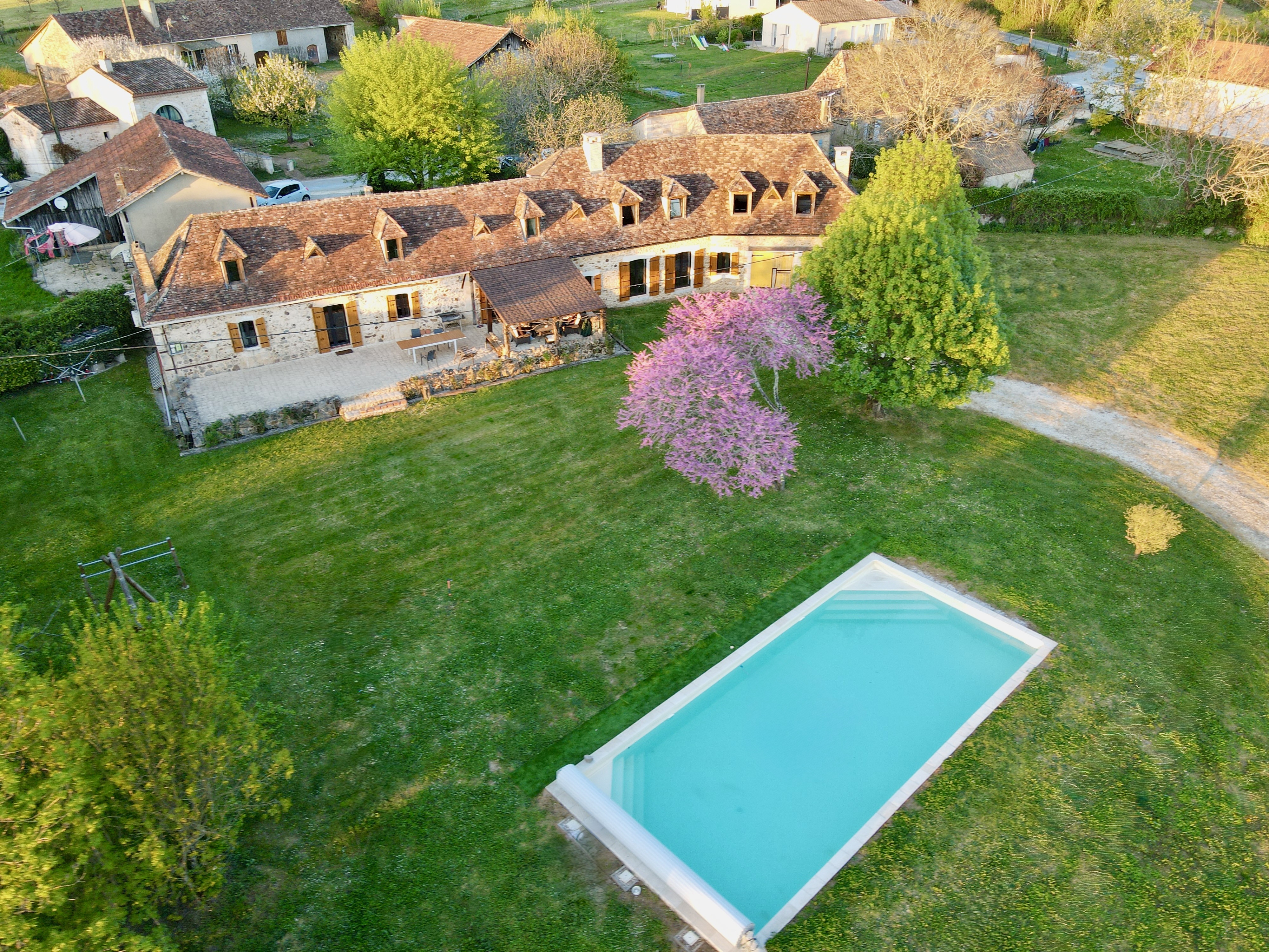 Detached Country House with Swimming Pool and Open View