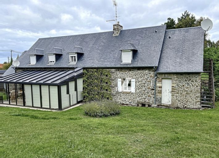 Detached Country House with Landscaped Garden