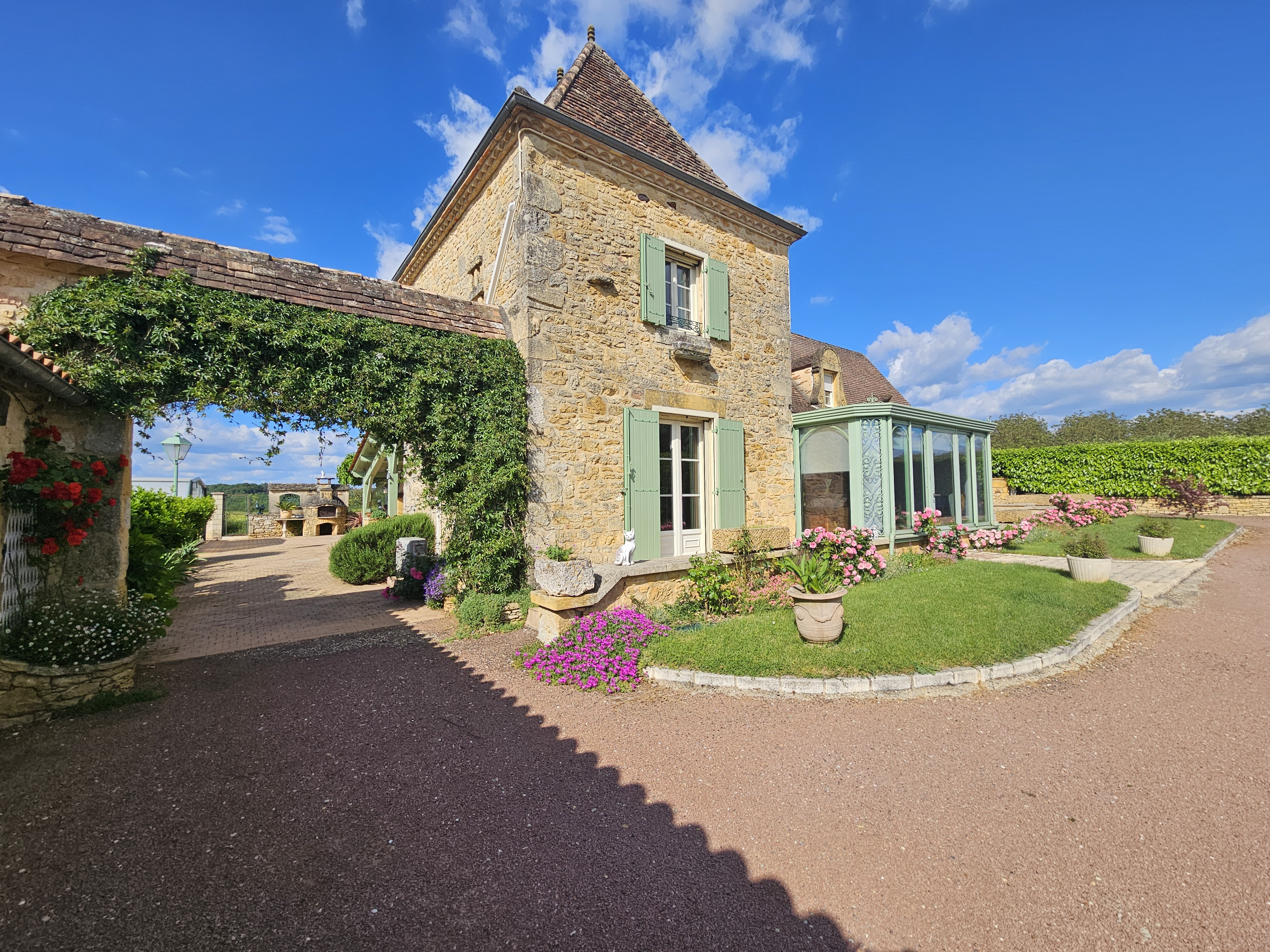 SLD02645 - Sold By Cle France