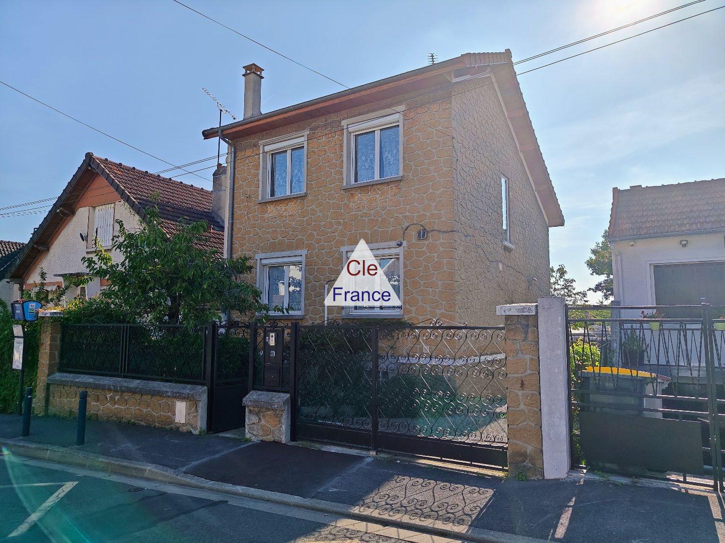 Detached House with Garden, East of Paris