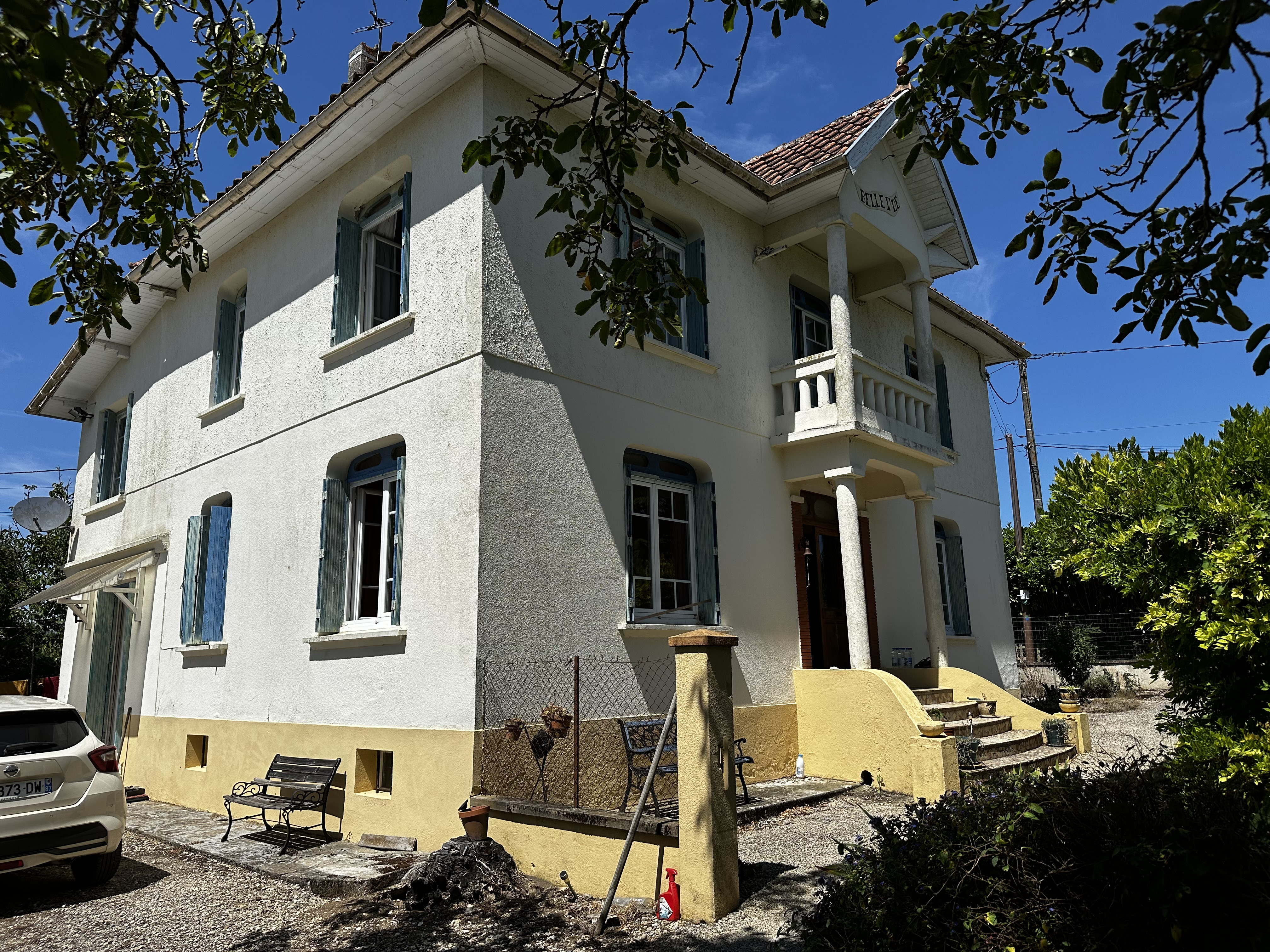 Detached Country House with Swimming Pool