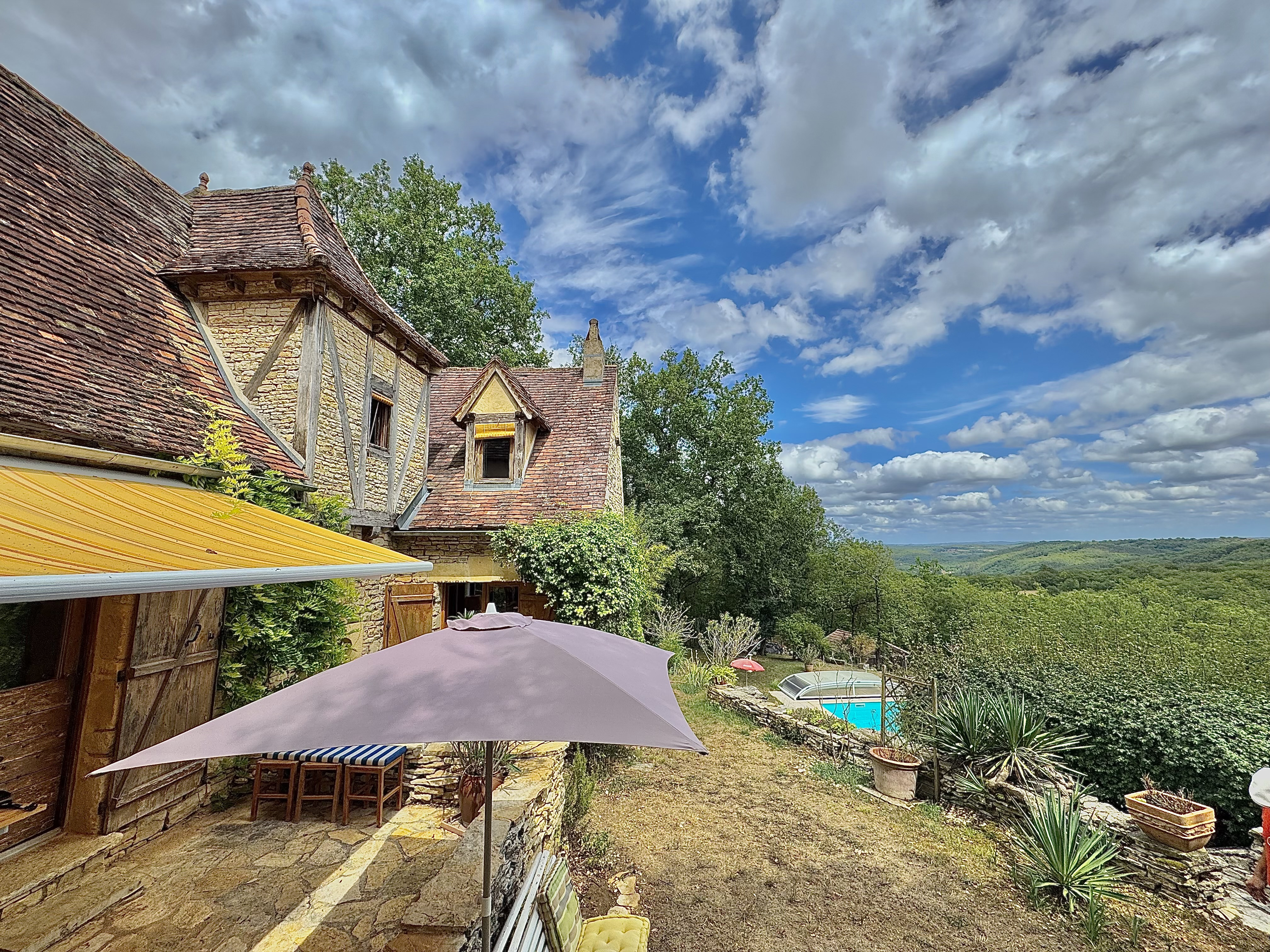 Detached Country House with Swimming Pool and Open Views