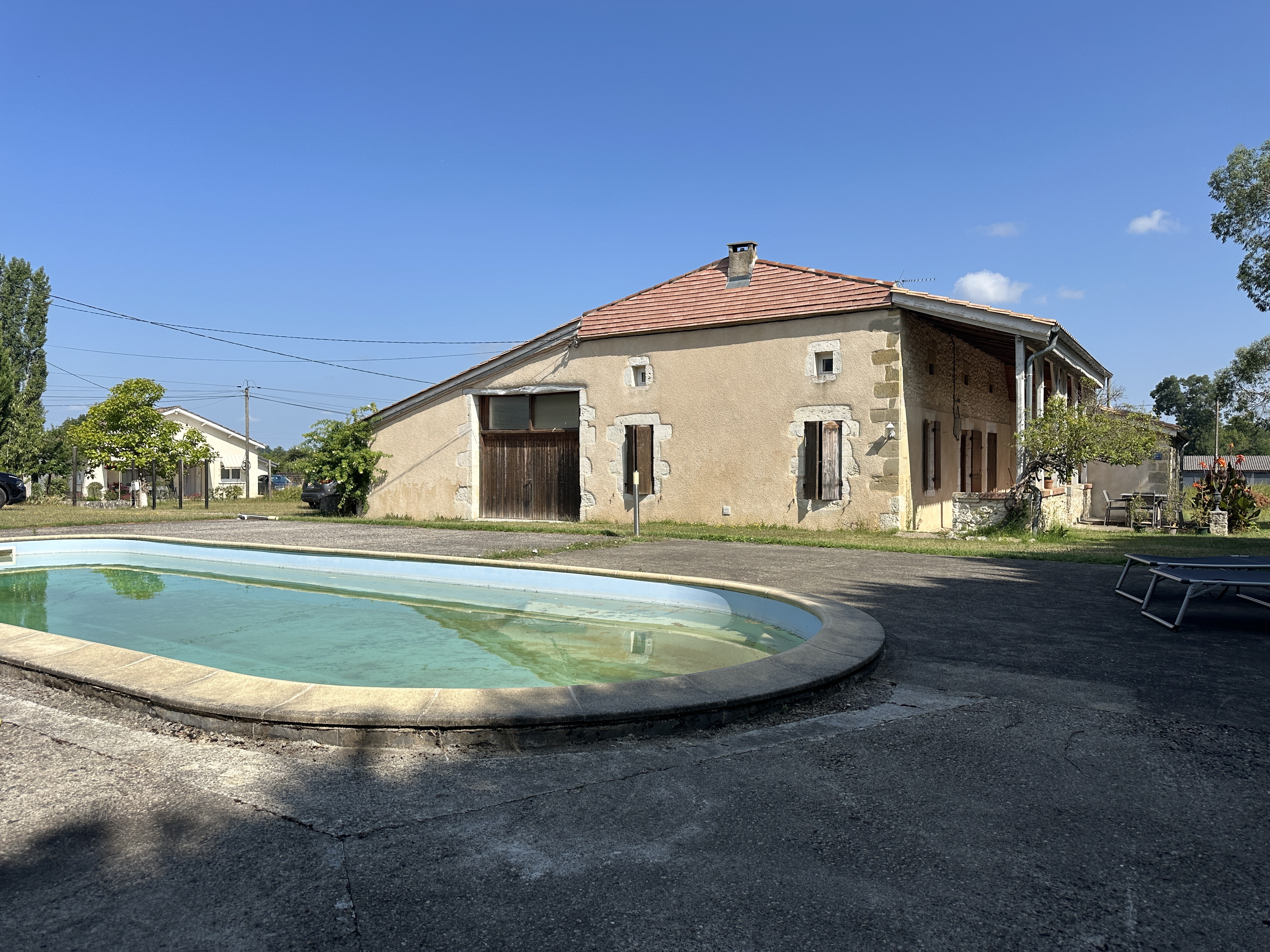 Detached House with Outbuilding and Swimming Pool
