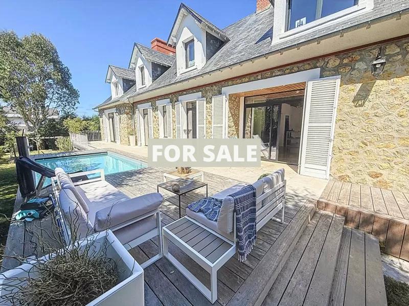 Detached House with Swimming Pool by the Coast