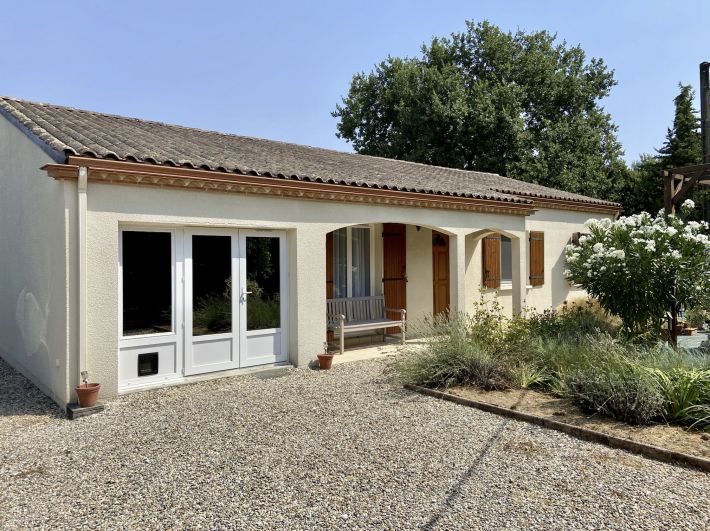 Detached House with Landscaped Garden by the Coast