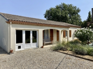 Detached House with Landscaped Garden by the Coast