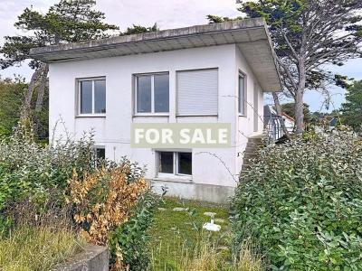 Detached House with Landscaped by the Coast