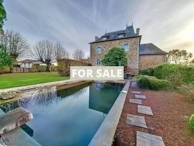 Stunning Manor House in Parkland Gardens