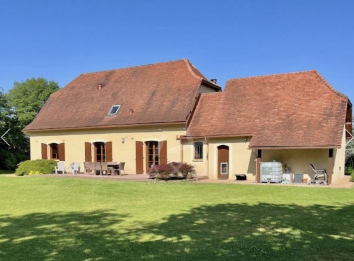 Detached Country House with Landscaped Garden