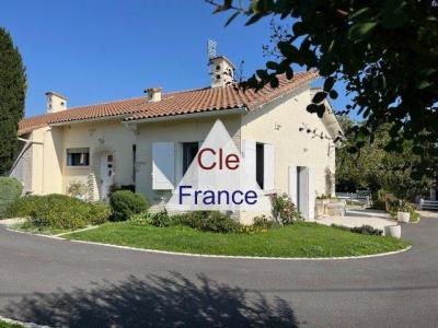 Maison De Plain Pied, Piscine Et Dependances