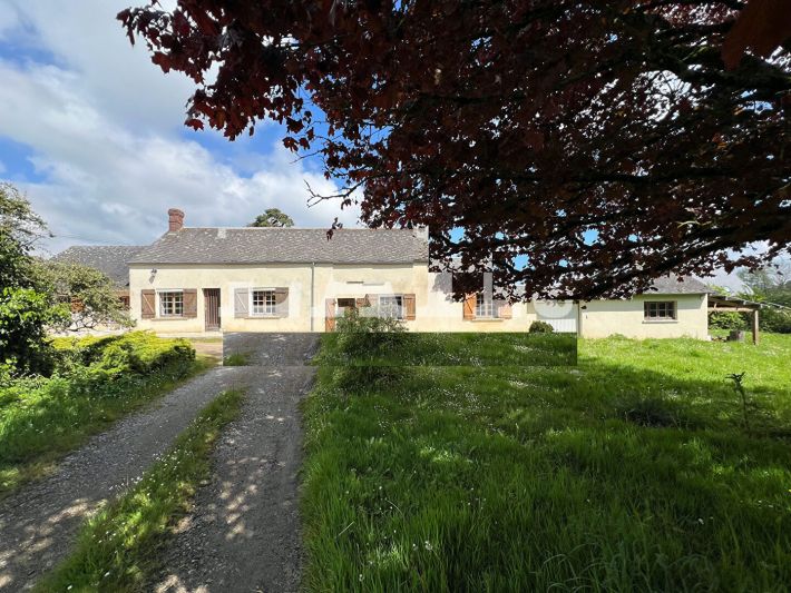 Detached Country House with Attached Outbuilding