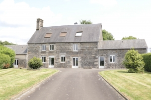 Detached Country House with Outbuilding