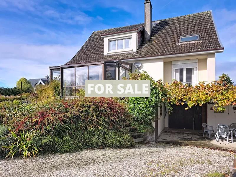 Detached Country House with Landscaped Garden