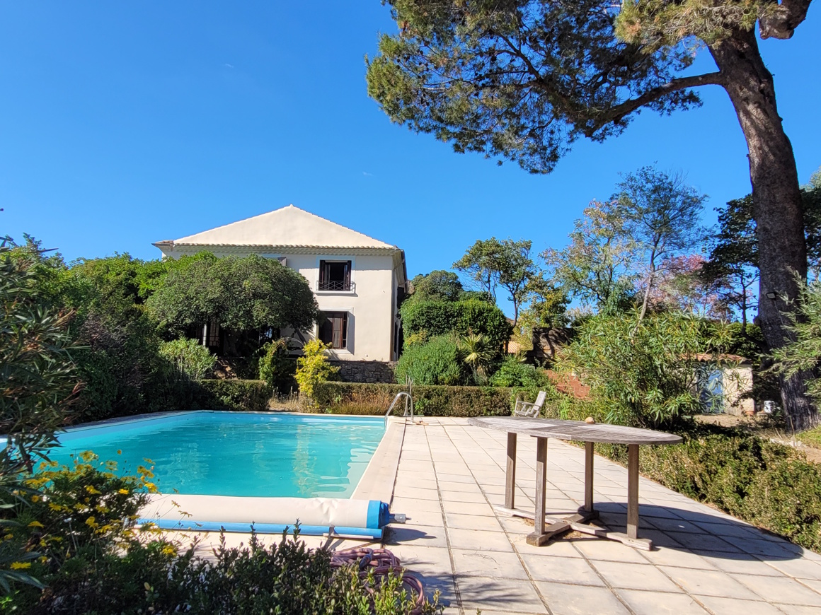 Elegant House With Swimming Pool And Views