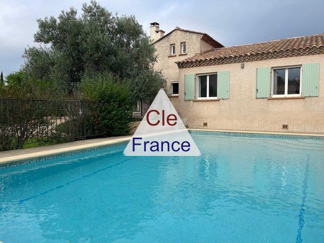 Detached Villa with Swimming Pool